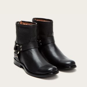 FRYE New In Box Black Phillip Harness Short 7.5